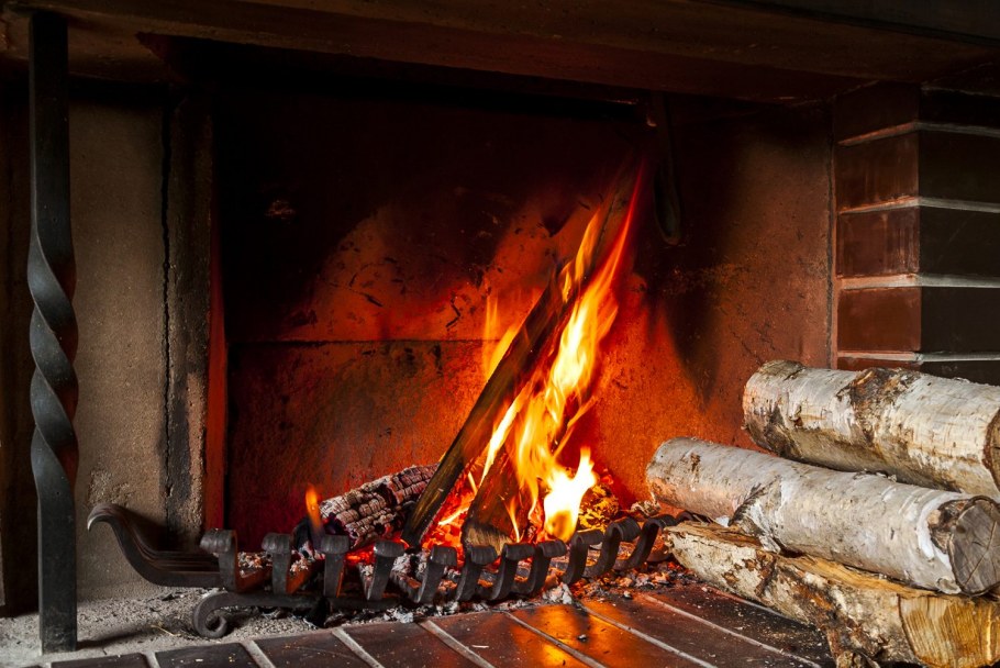 Горящий камин
