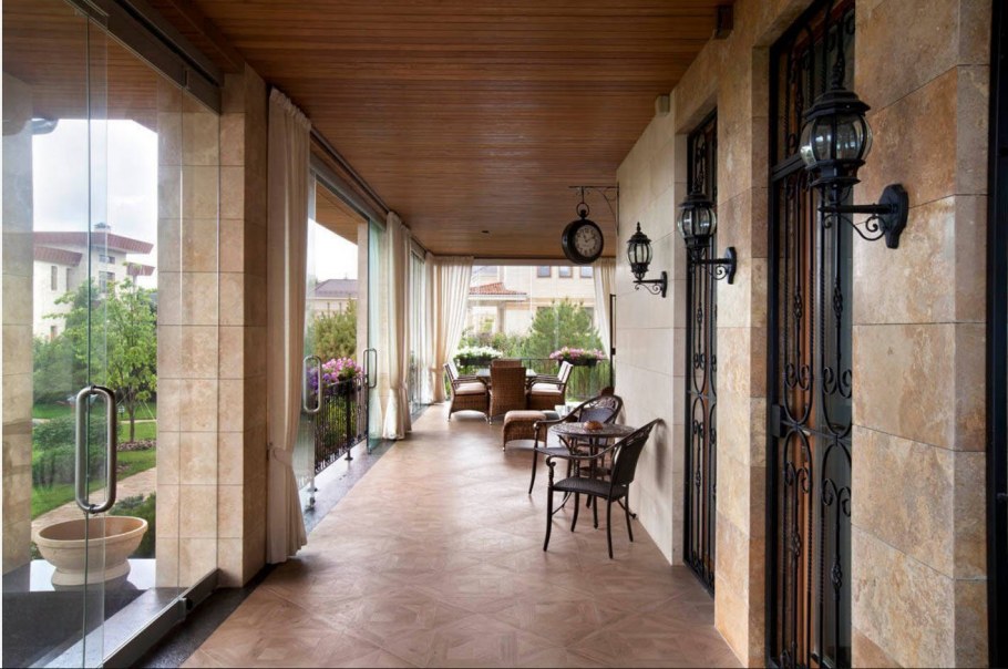 Отделка террасы деревянными рейками