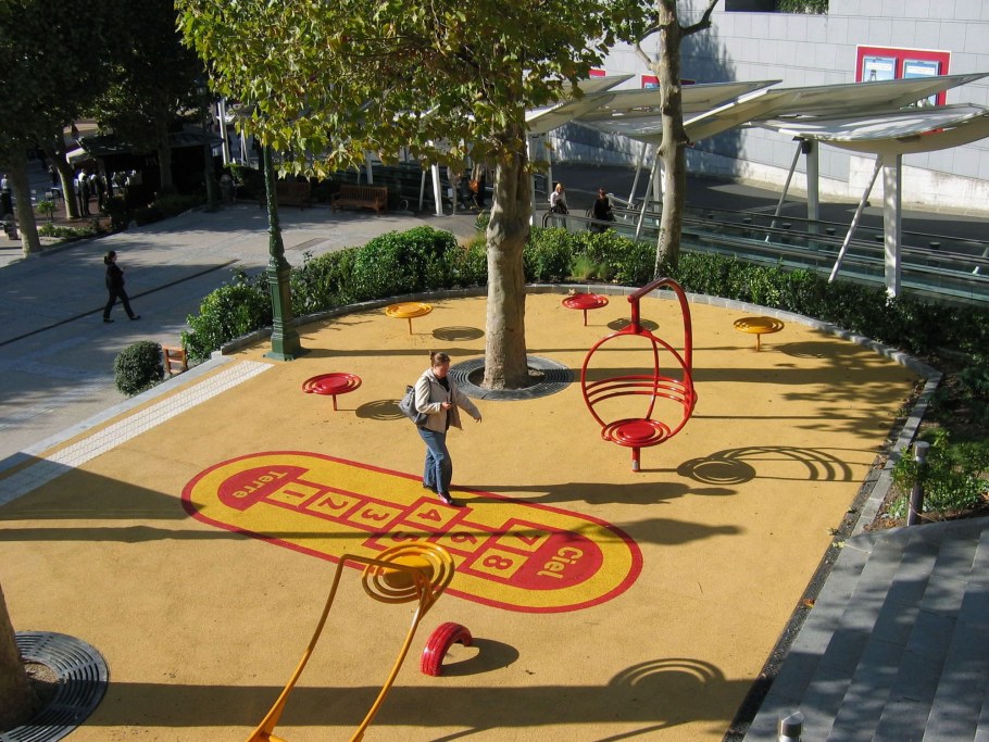 Арт-объект жилого комплекса