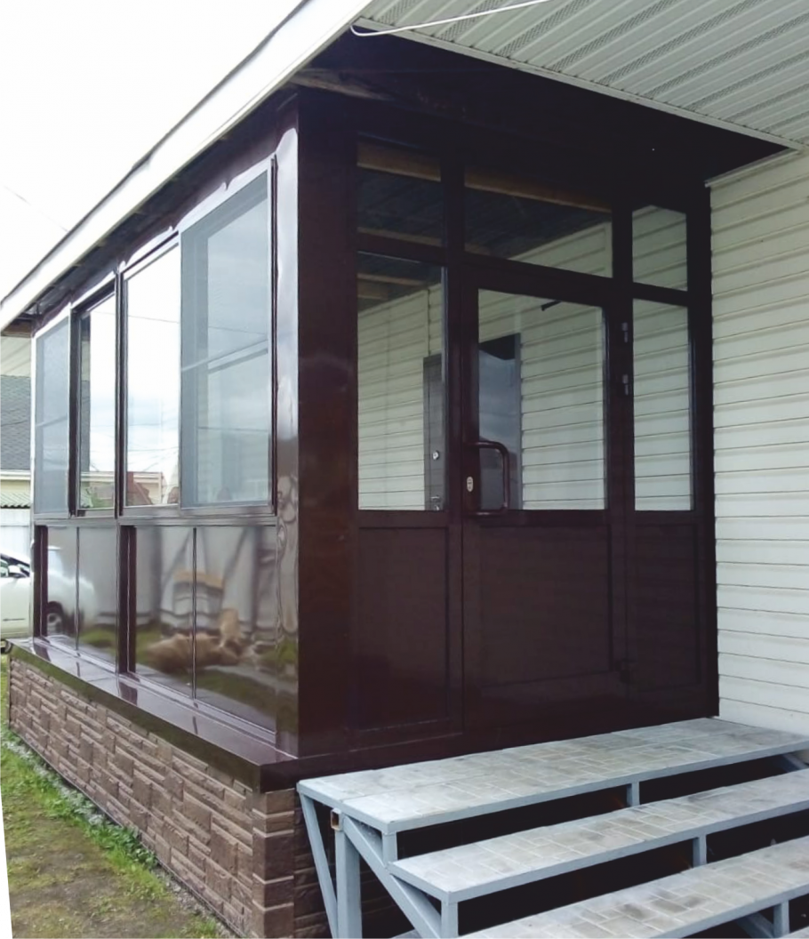 Остекление веранды на даче
