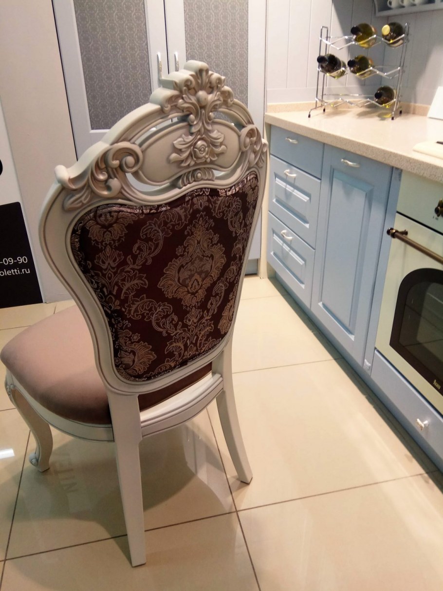 Королевская мебель для гостиной