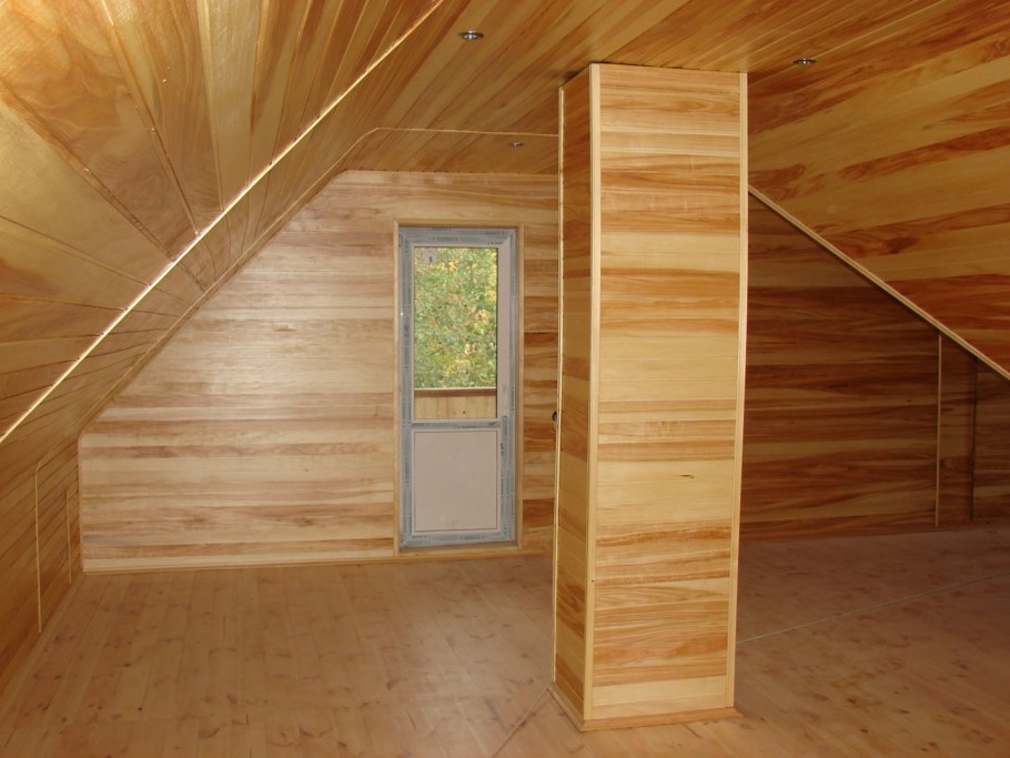 Отделка стен мансарды