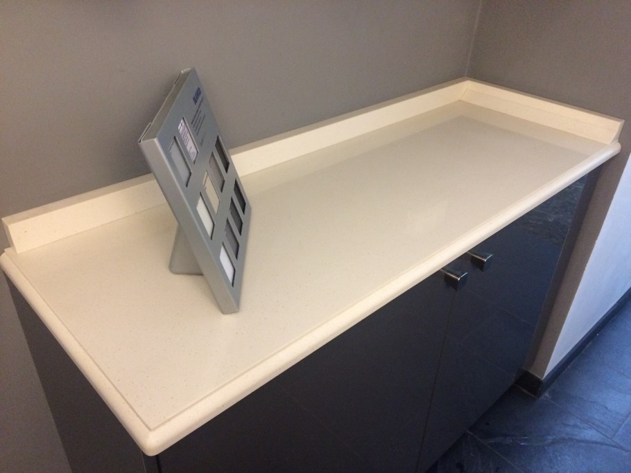 Столешница кварц бортик