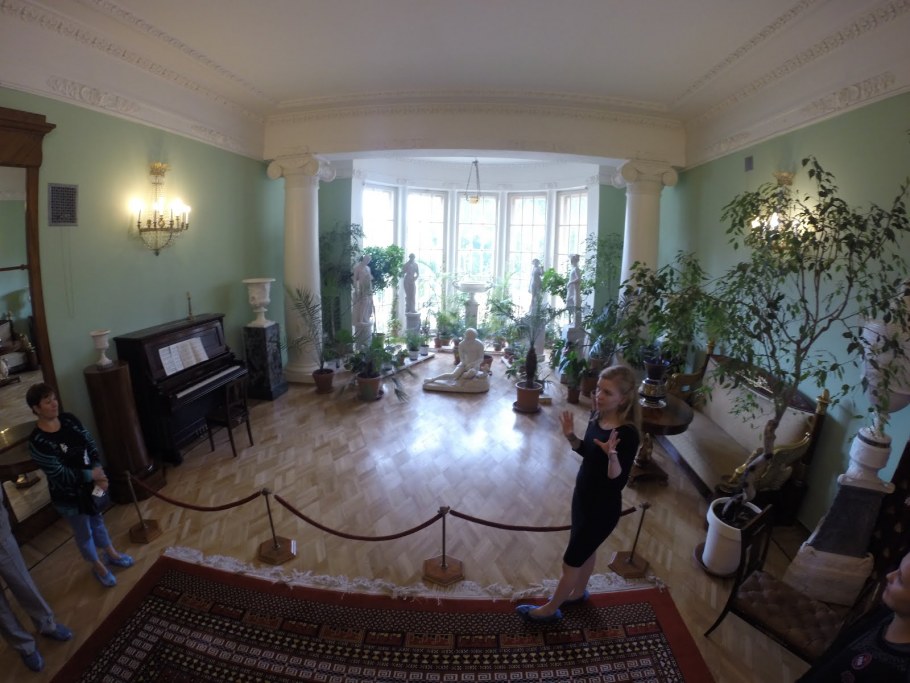 Горки Ленинские Московская область вокзал внутри