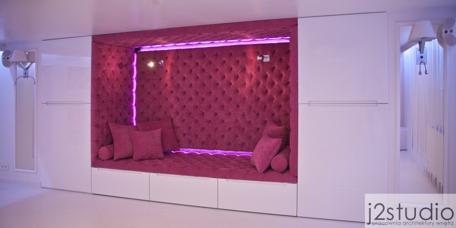 Спальня в белых тонах