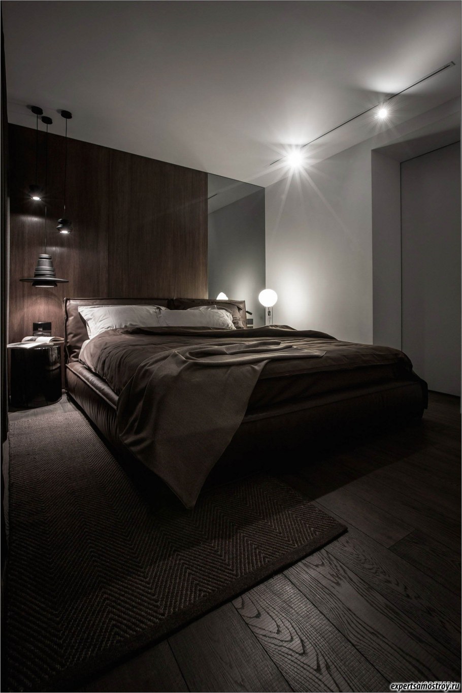 Спальня в темных тонах