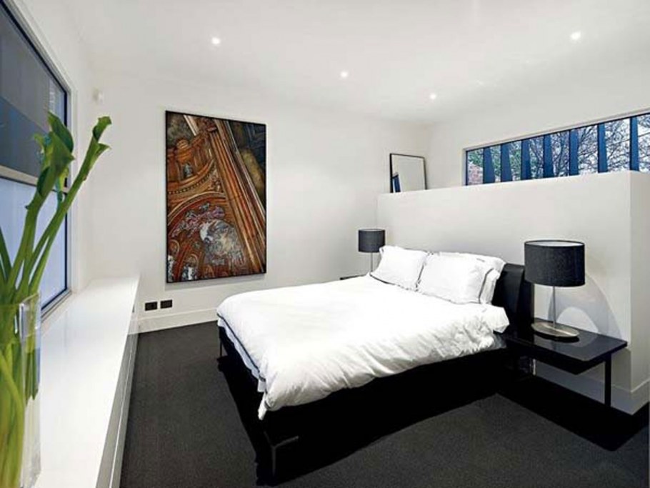 Спальня с чёрными полами