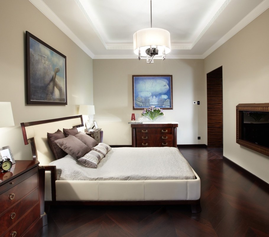 Комната с темным полом