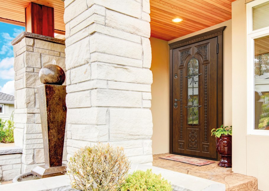 Пластиковые входные двери в частный дом