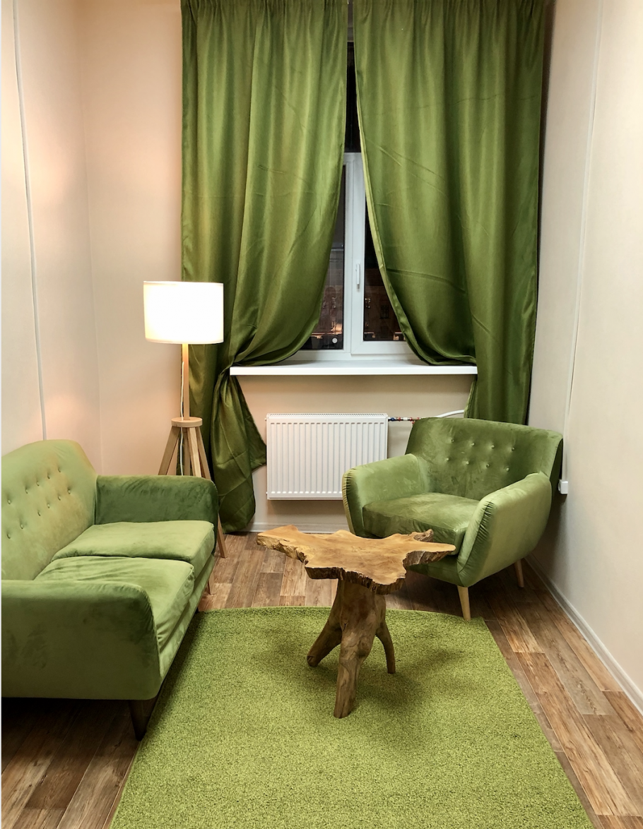 Кабинет в бежевых тонах