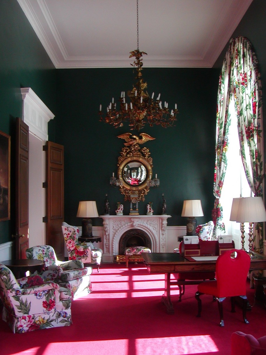 Красно зеленый интерьер