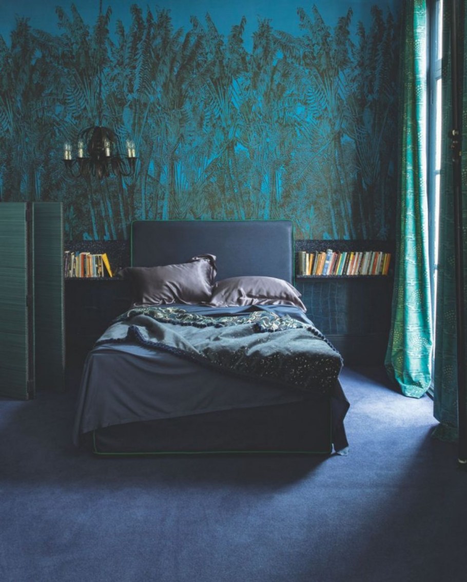 Фотообои в темной спальне