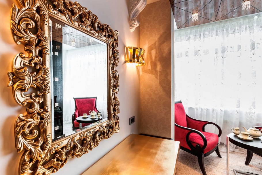 Консоль в прихожую