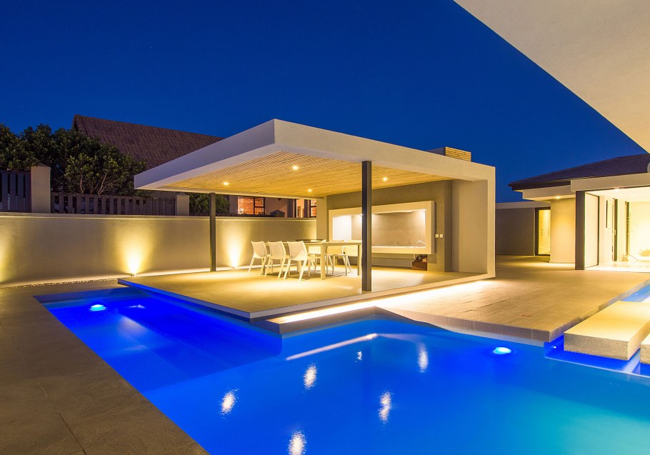 Огромная вилла с бассейном