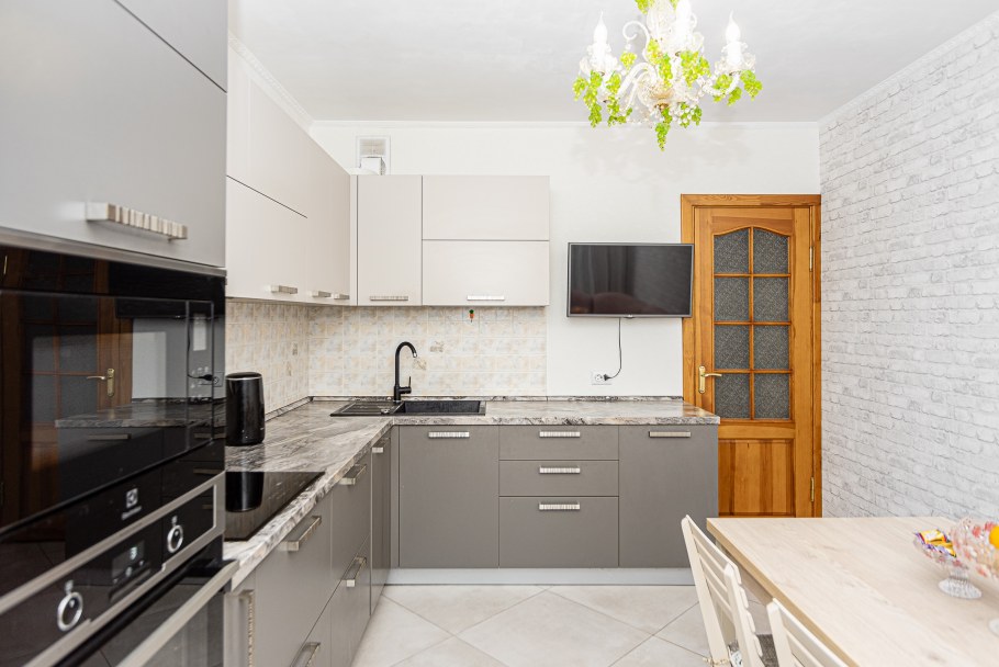 Кухня икеа с антресолью