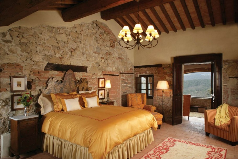 Спальня в романском стиле