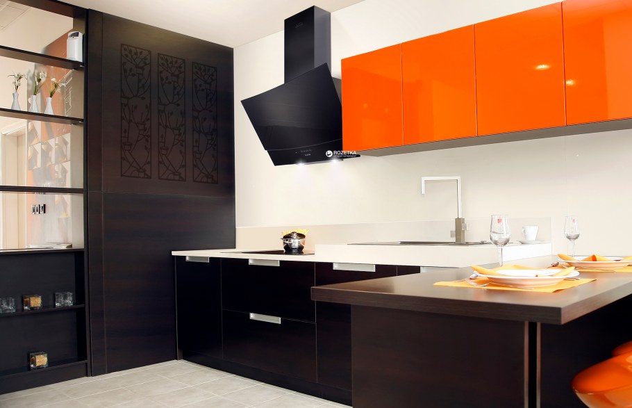 Наклонная вытяжка в интерьере