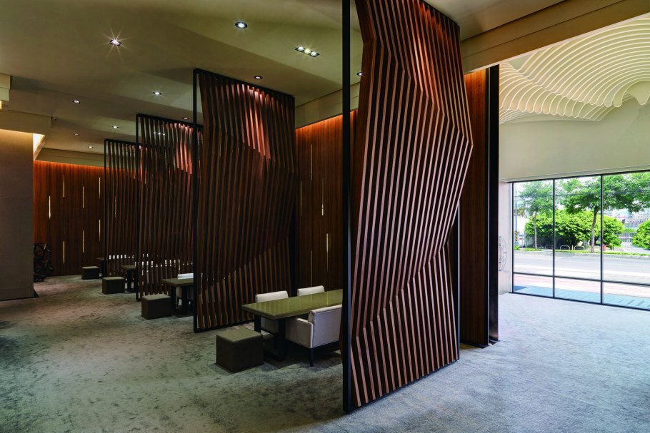 Деревянные рейки в спальне