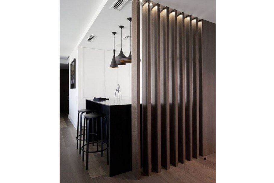 Декоративные рейки в интерьере гостиной