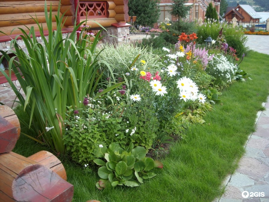 Форма цветника на даче