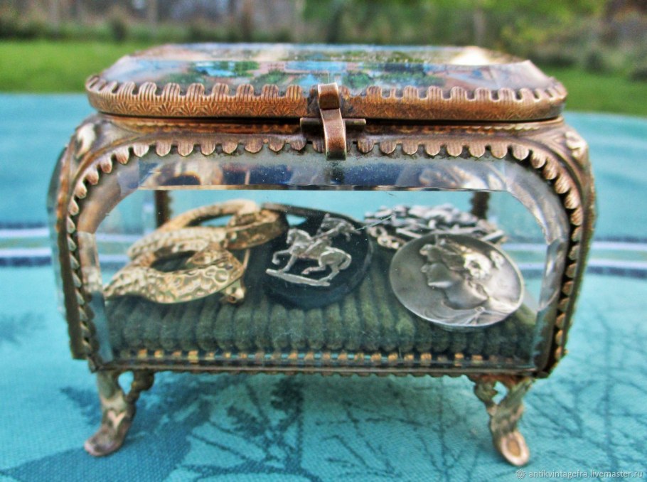 Старинное настольное зеркало