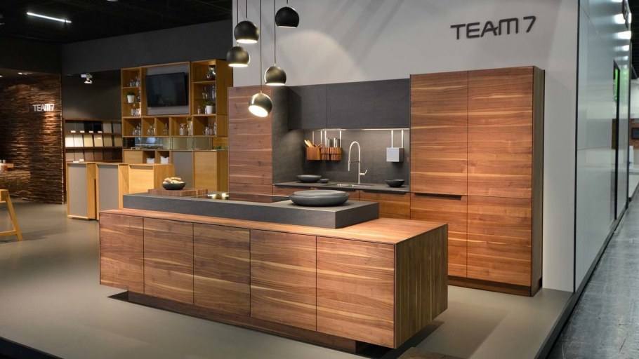 Деревянные кухни в современном стиле