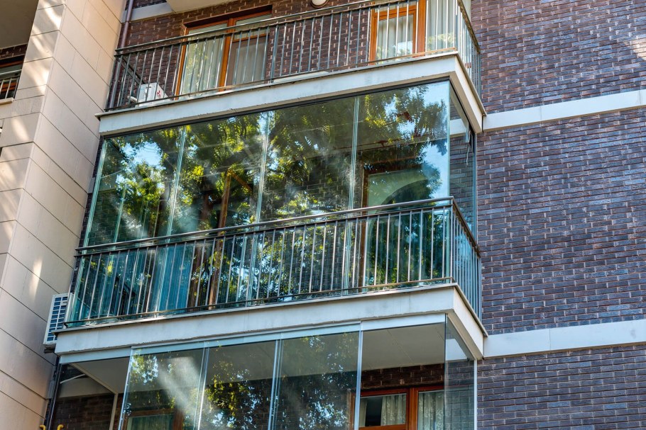 Безрамное панорамное остекление балкона