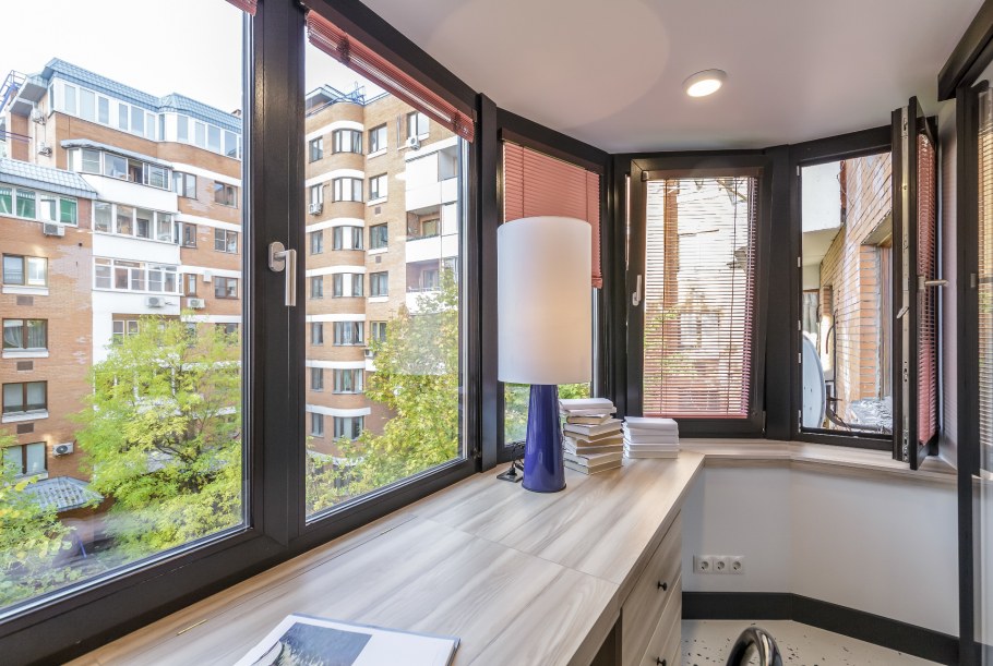 Стеклянный балкон