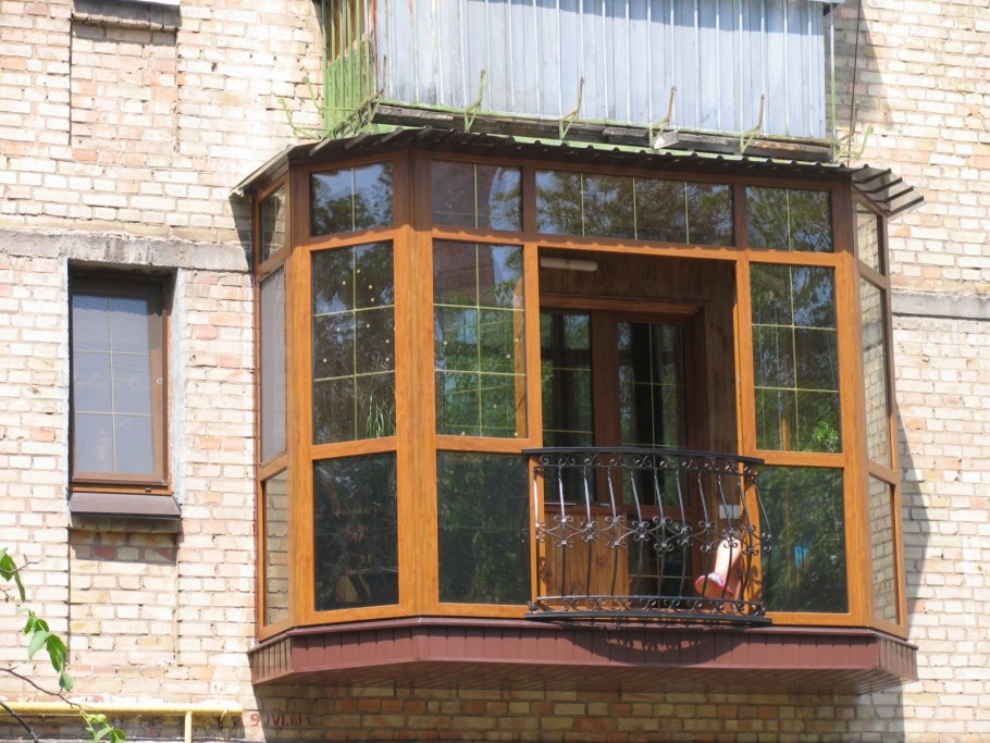 Остекление балкона в хрущевке