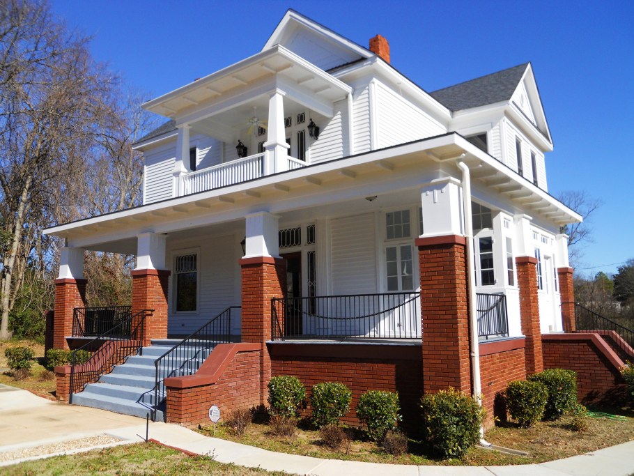 Крыльцо со столбами