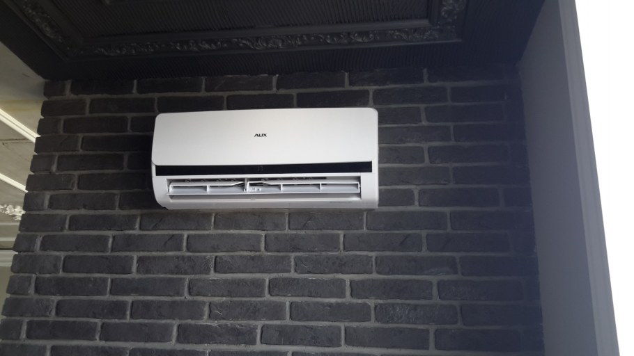 Кондиционер в комнате