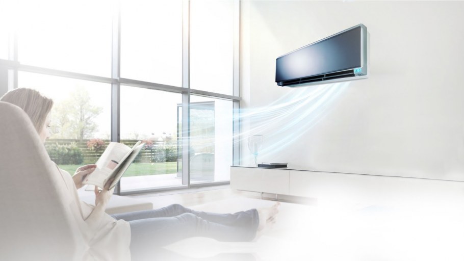 Черный кондиционер в интерьере