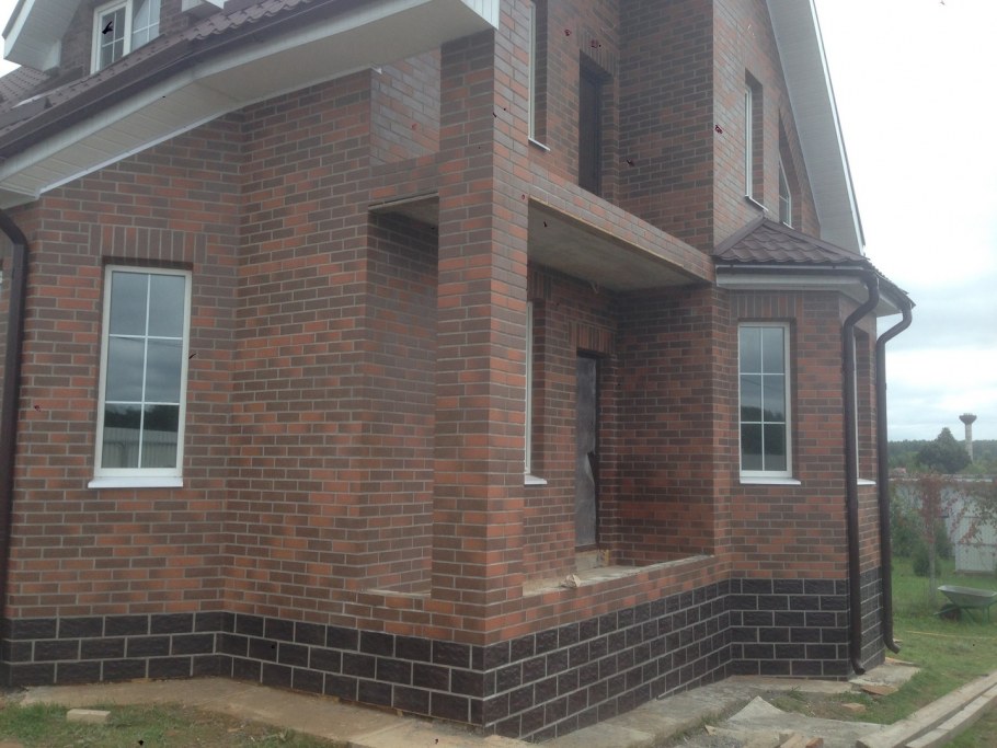 Отделка цоколя клинкером