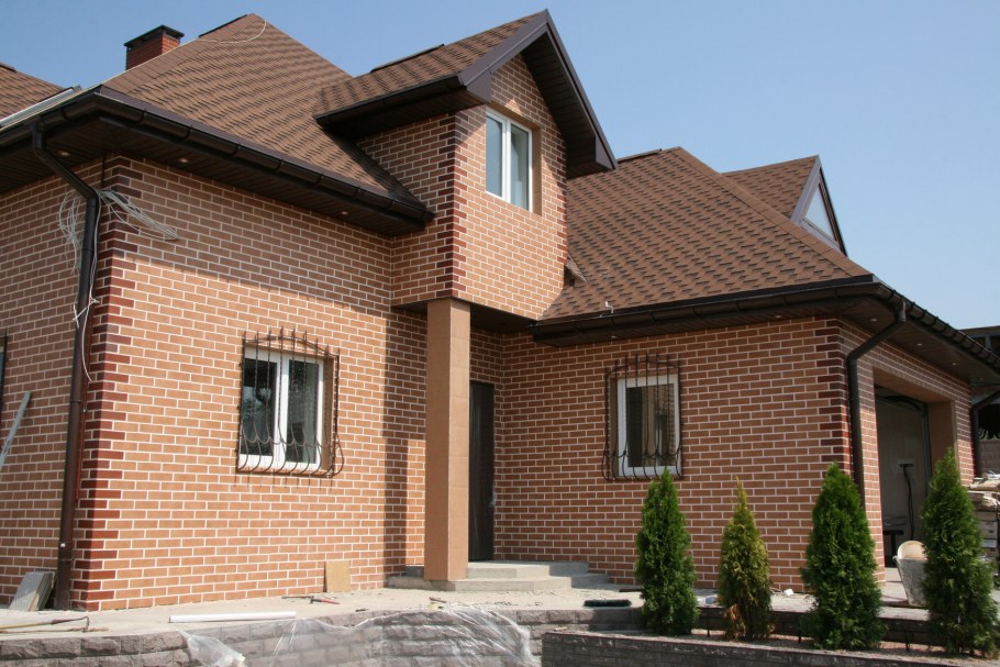 Фасады домов из кирпича