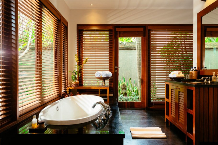 Ванная комната в тропическом стиле