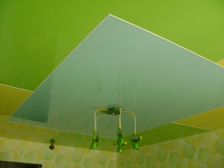 Разделитель натяжного потолка