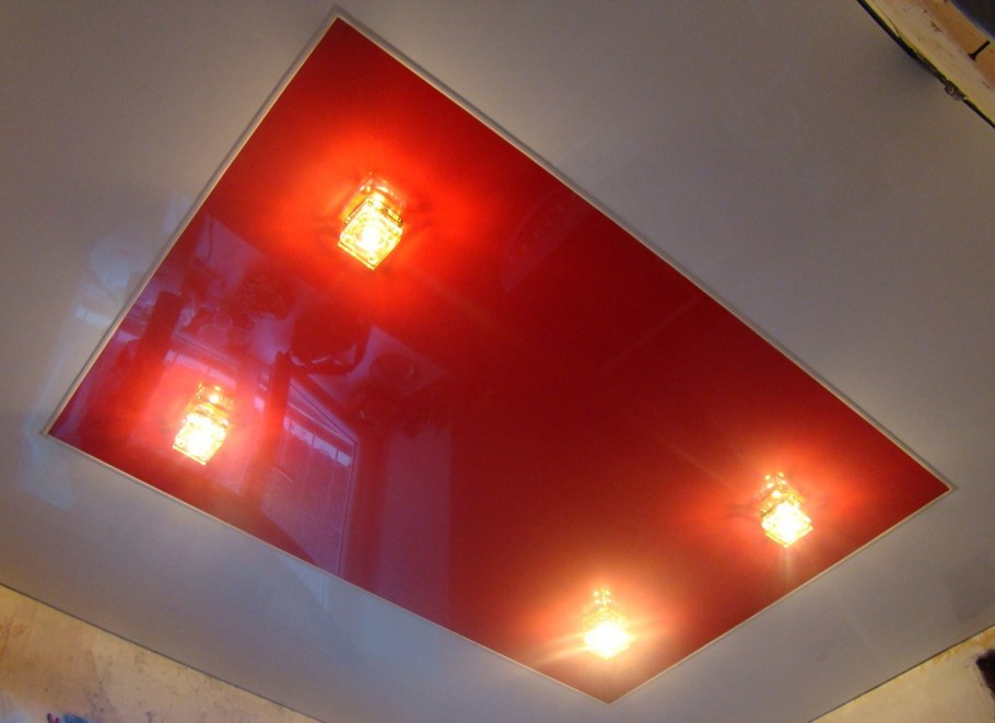 Разделитель натяжного потолка