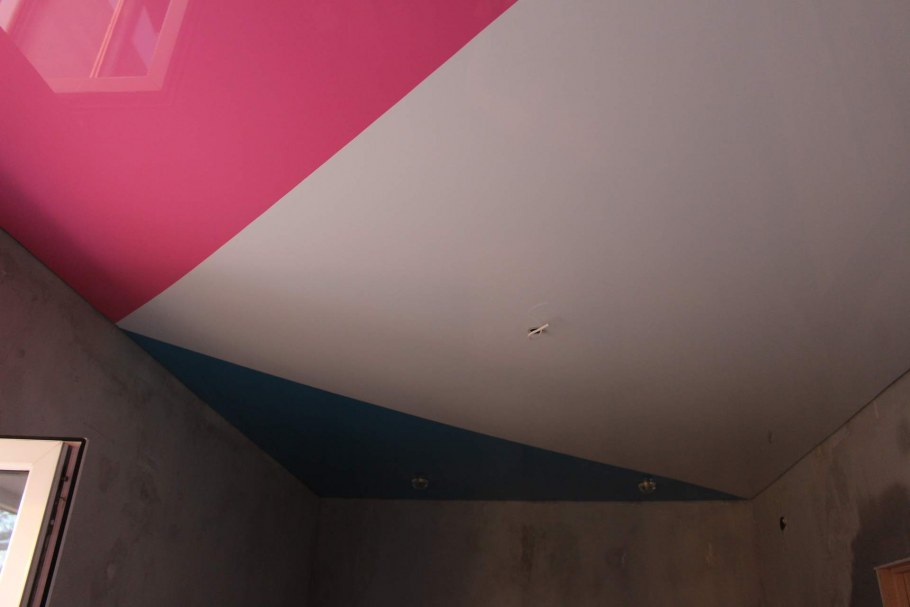 Комбинирование натяжного потолка подвесного