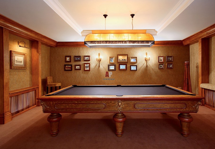 Гостиная с бильярдным столом