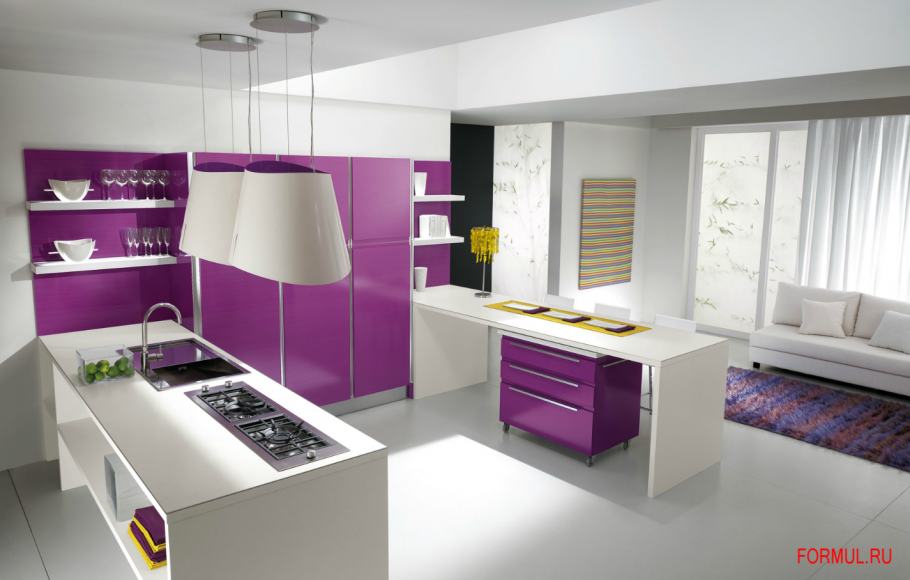 Вытяжка фиолетового цвета