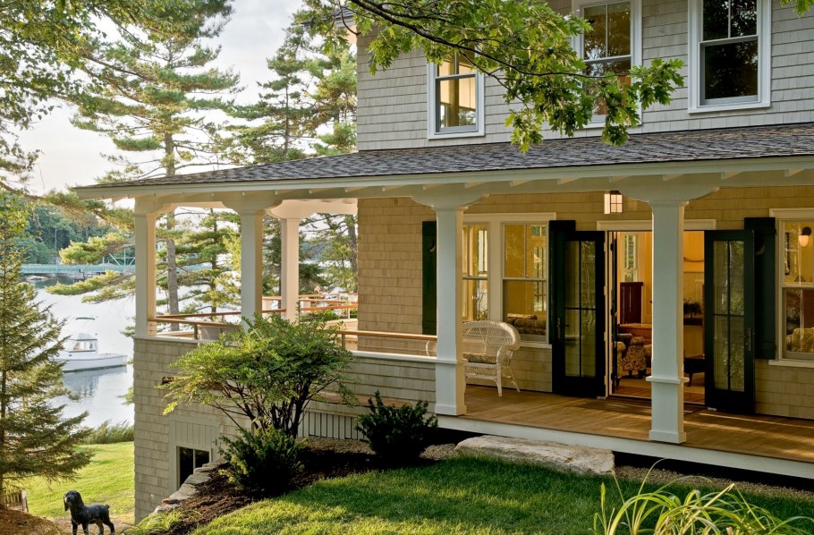 Красивый дом с террасой