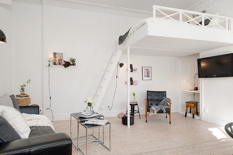 Кровать под потолком