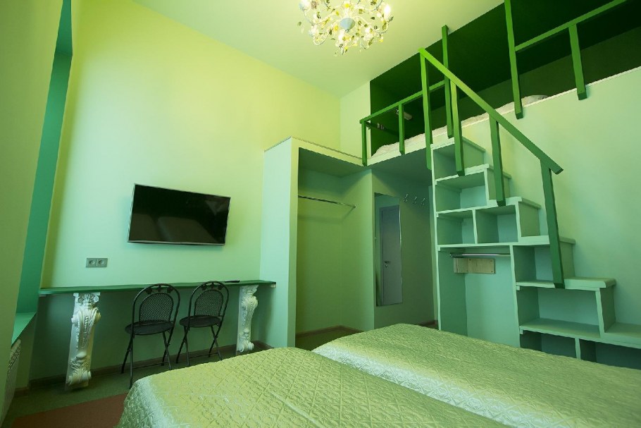 Второй этаж в комнате