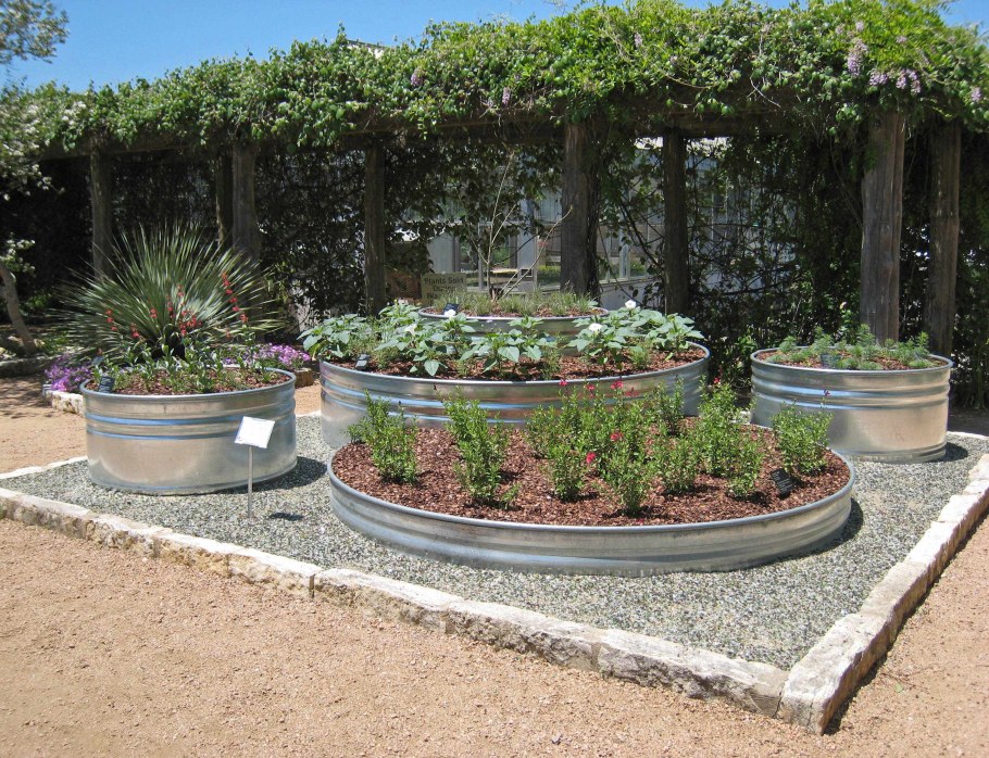 Круглые высокие грядки