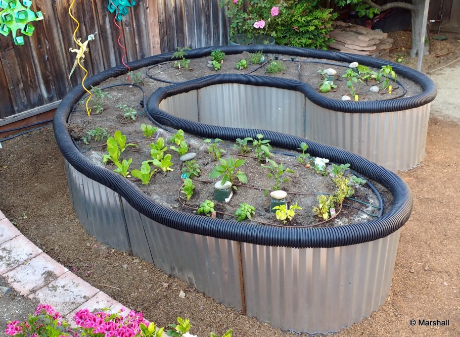 Грядки из покрышек