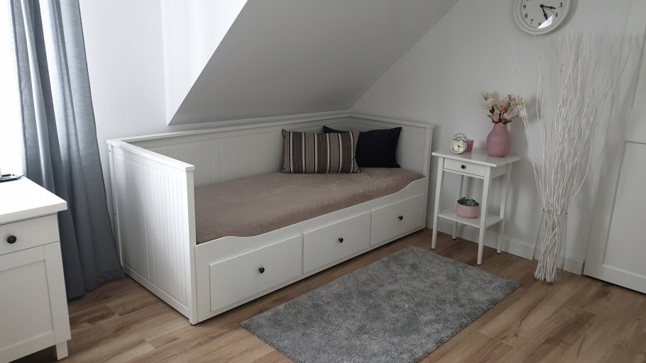 Кушетка БРИМНЭС икеа в интерьере