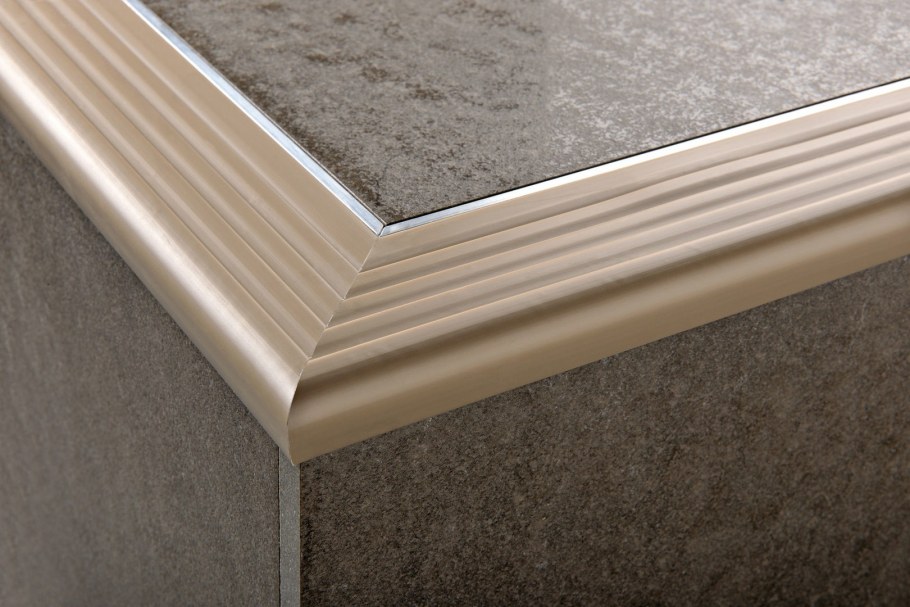 Профиль защитный с алюминиевой основой PROSTAIR Wood для ступеней