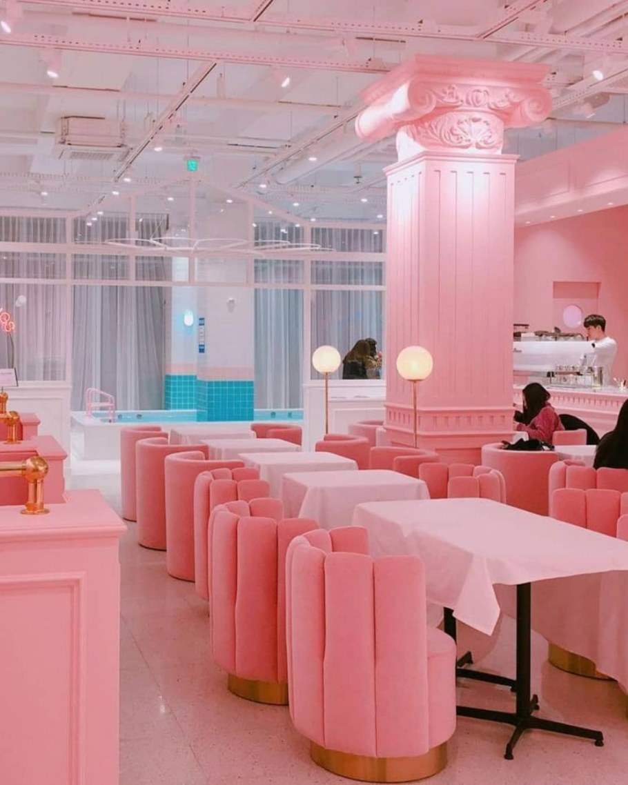 Бело розовая спальня