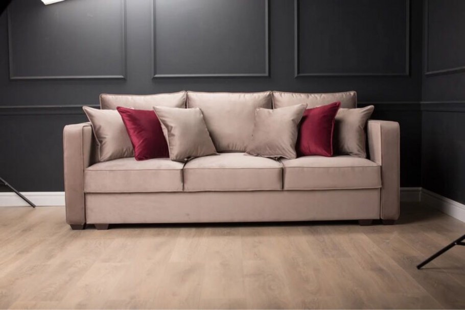 Стильный диван для гостиной