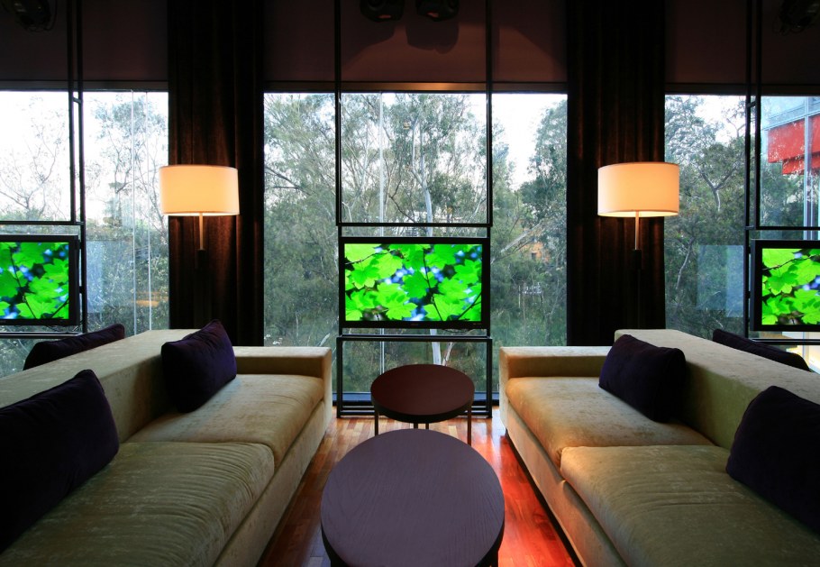 Желтые шторы в скандинавском интерьере